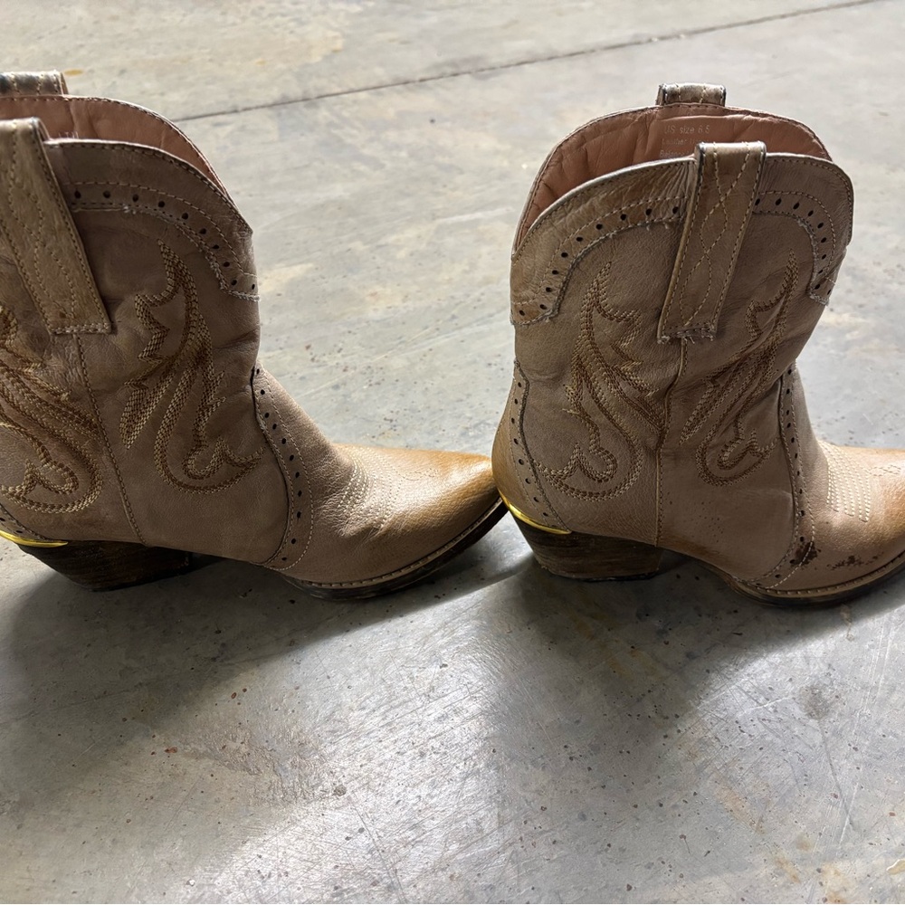 Very Volatile Brown Ankle Boots with Western Flair - Picture 4 of 8